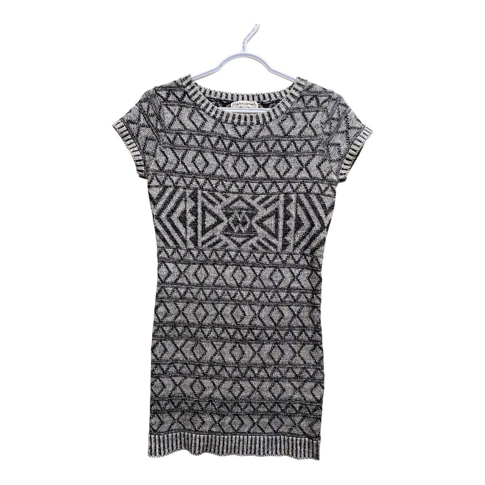 Made For Me To Look Amazing M Y2K Aztec Knit Sweater Dress Black Gray Mini
